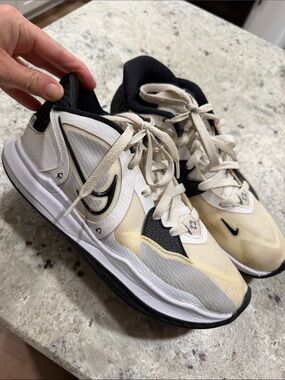 Nike Kyrie Low 5 TB Sneakers Black White Cream Size 6.5 Mens